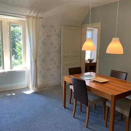 아파트 Cosy In A 19th-century Villa, Cleaning Included